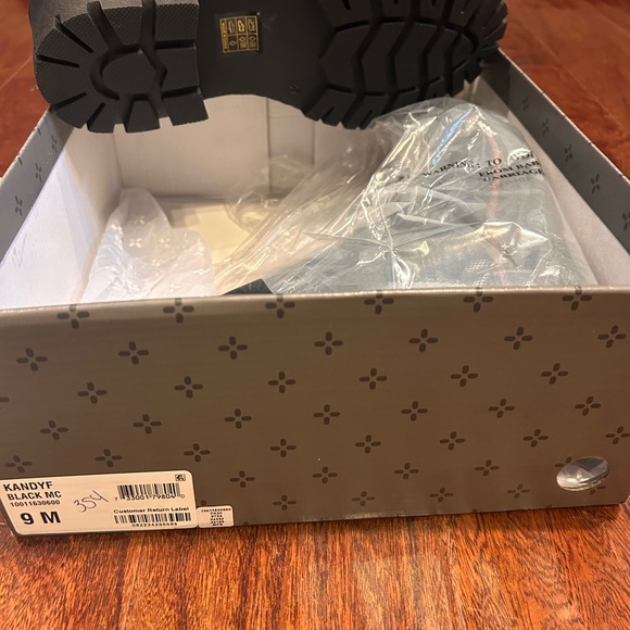 Woman's size 9 Black sun & stone Black Chelsea boots lug sole NWT Mobwife - Picture 3 of 3